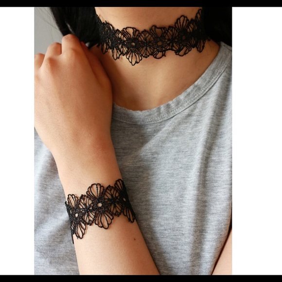 Jewelry - SALE!!! Black floral lace chocker