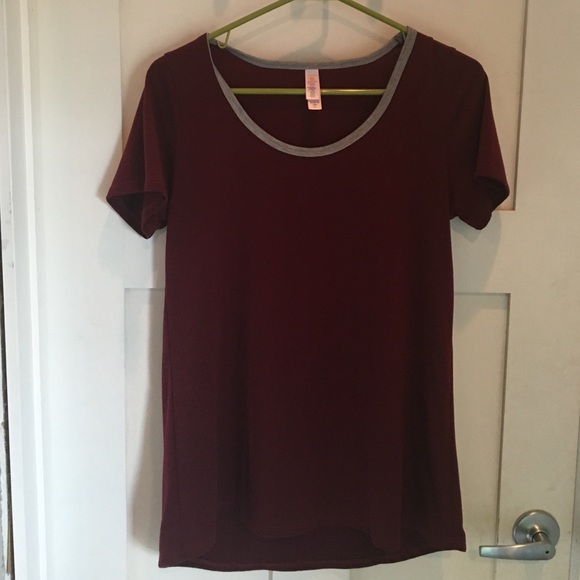 Gently used Lularoe classic tee size small