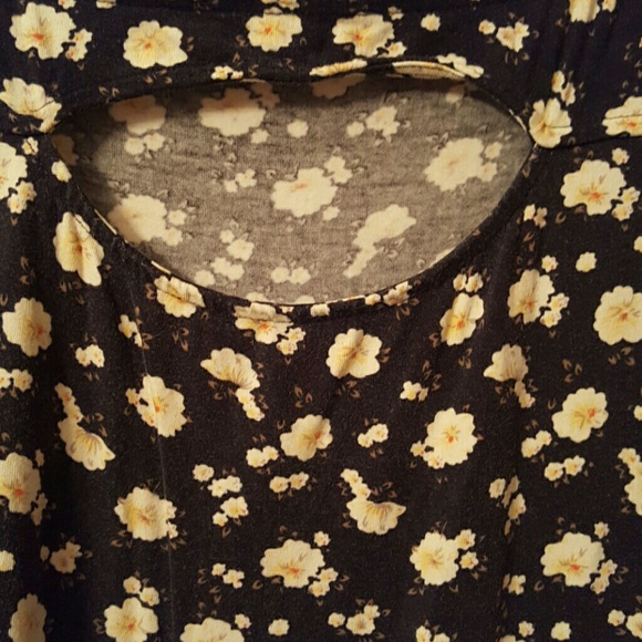 Floral cutout dress - Picture 2 of 4