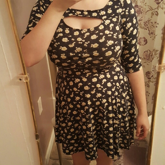Floral cutout dress - Picture 4 of 4