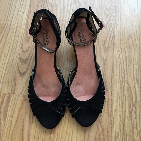 Seychelles || Black Strappy Kitten Heels || 9.5