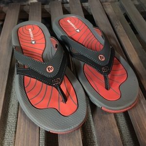 MERRELL flip flops