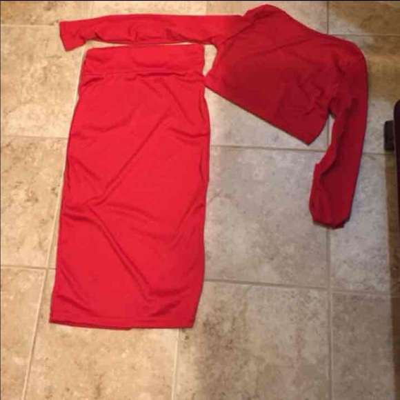 Red two piece set - Picture 2 of 4