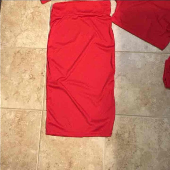 Red two piece set - Picture 3 of 4