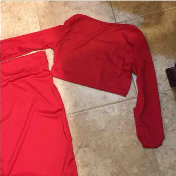 Red two piece set - Picture 4 of 4