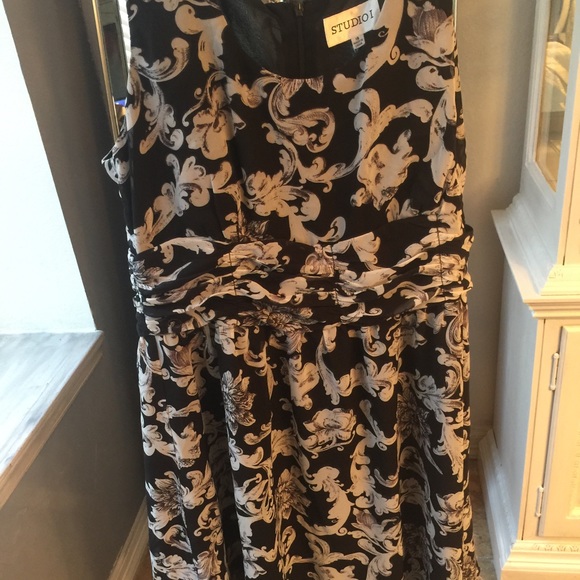 Black & white floral scroll dress