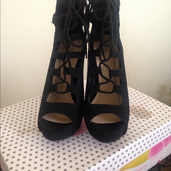 High Heels - Picture 2 of 4