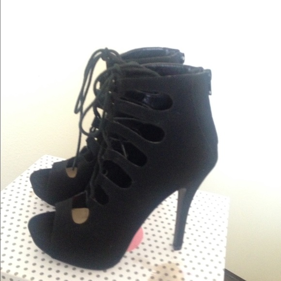 High Heels - Picture 3 of 4