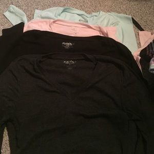 **SOLD**Super cute long sleeve tees bundle