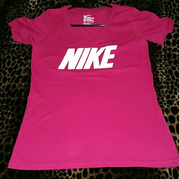 Nike Tops - Nike tee