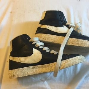 👟✨ High Top vintage style Nikes ✨👟