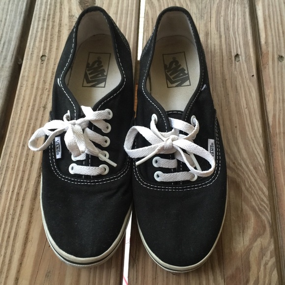 Black low top vans 8