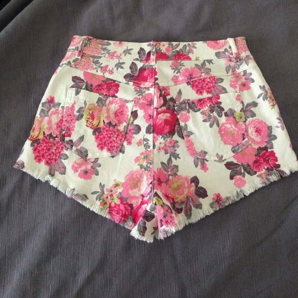 High waisted shorts- size large - Picture 2 of 3