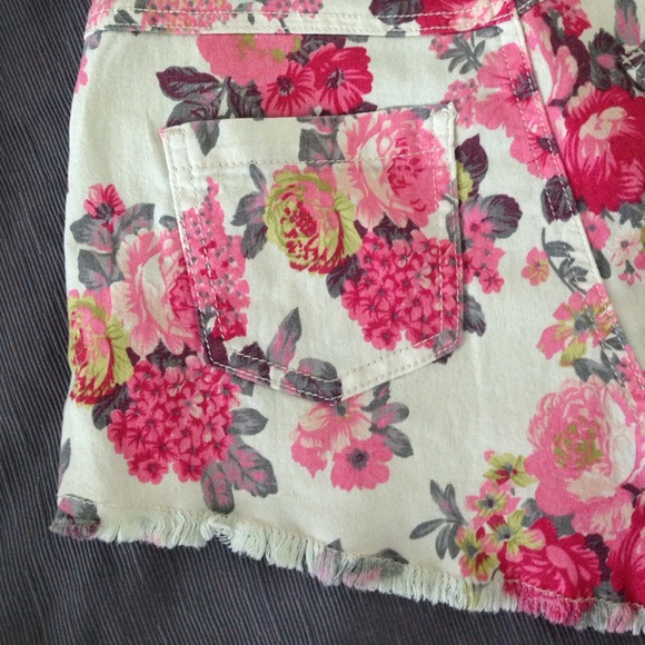 High waisted shorts- size large - Picture 3 of 3