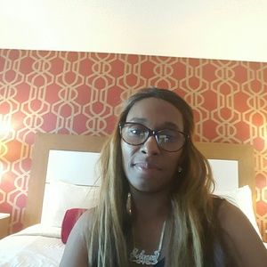 Meet your Posher, Edith