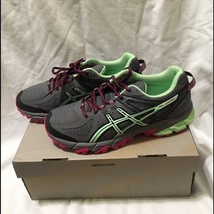 BRAND NEW Asics running shoes