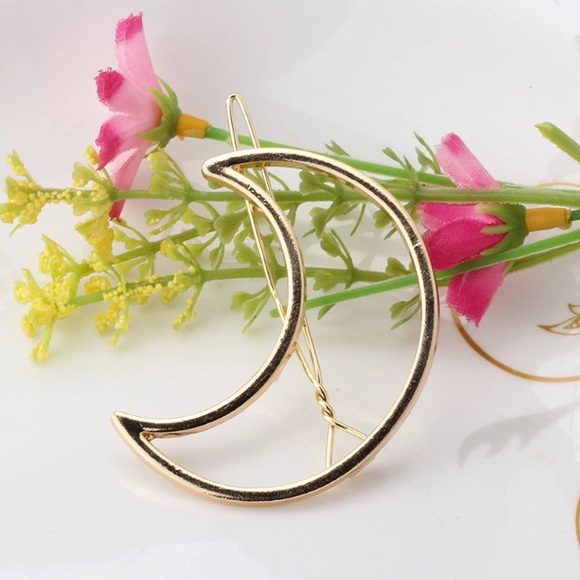 🆕Boho Crescent Moon Hair Clip | $4 bundle price - Picture 3 of 3