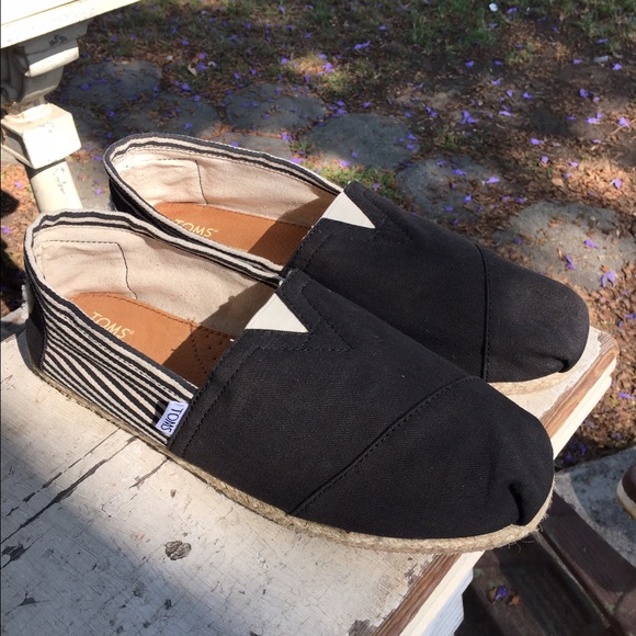 New Toms. Great Looking.  10.5
