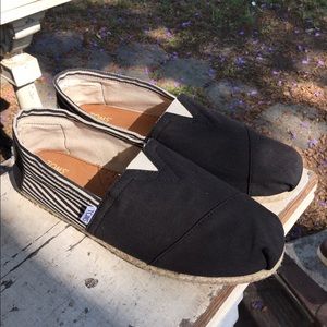 New Toms. Great Looking.  10.5