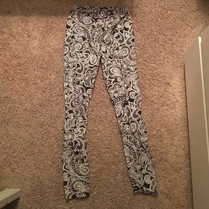 Black & white paisley leggings