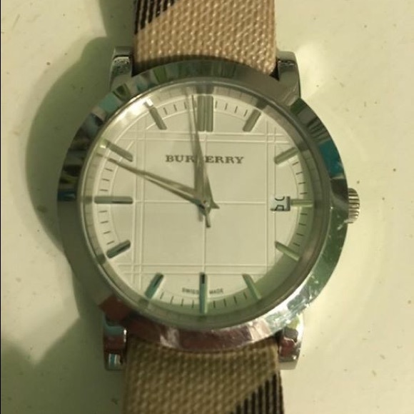 Burberry watch - Picture 2 of 3