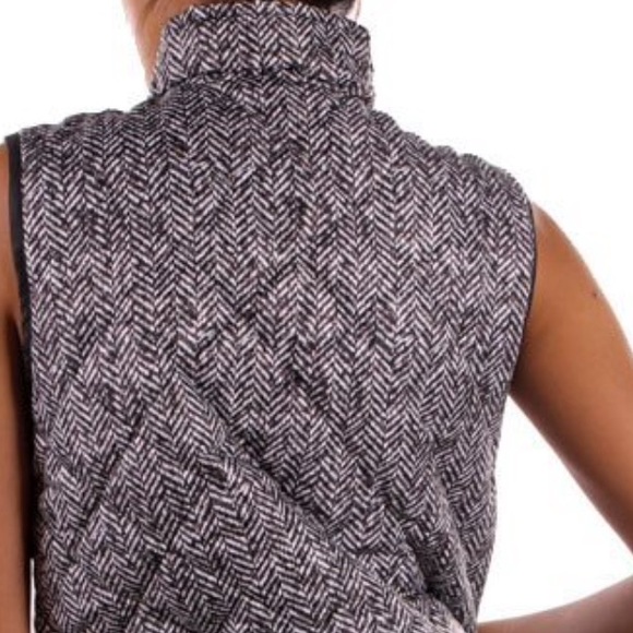 LAST 1 Buy 1 Get 1 50% 🎉 Padded Tweed Print Vest - Picture 3 of 4