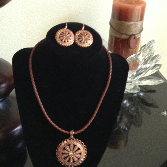 BEAUTIFUL BRAND NEW 2 PIECE SET