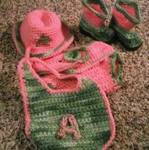 Crochet baby outfit