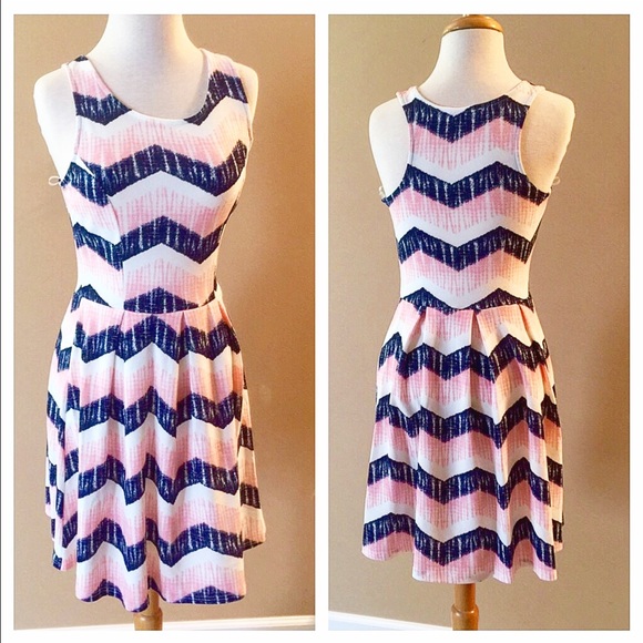 ❤️NEW ITEM⭐️⭐️chevron dress