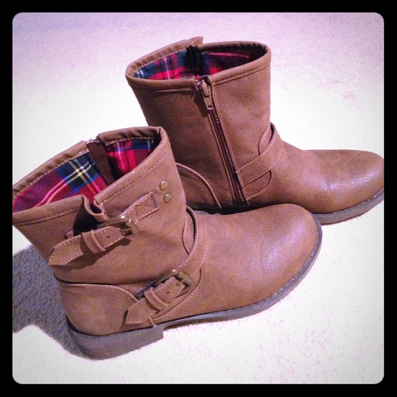 Diba booties size 8M