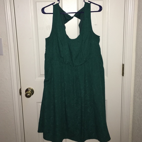 Fancy green dress! 👗💄