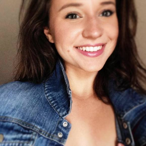 Meet your Posher, Courtney - Picture 1 of 1