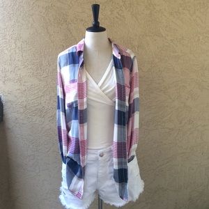 Women creme long sleeve shirt.