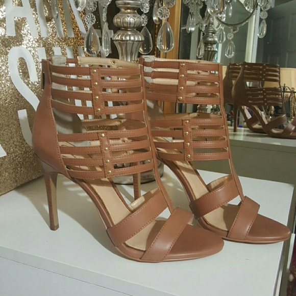 Jessica Simpson tan heels.