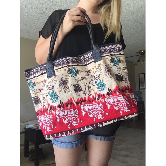 Handbags - $10 CLEARANCE LAST ONE Floral Print Large Tote Bag