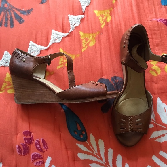 Frye wedge sz. 8.5... EEuc!