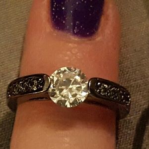 👄FINAL MARK DOWN  👄Beautiful ring