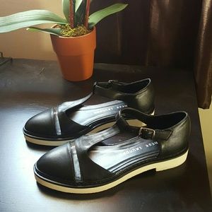 Chinese laundry flats