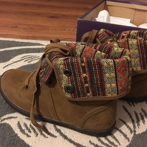 Tan suede boots size 6