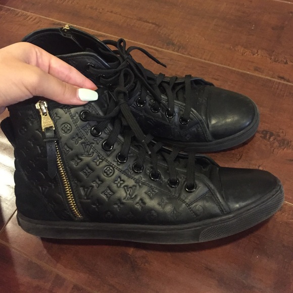 More photos of Louis vuttion sneakers! - Picture 2 of 4