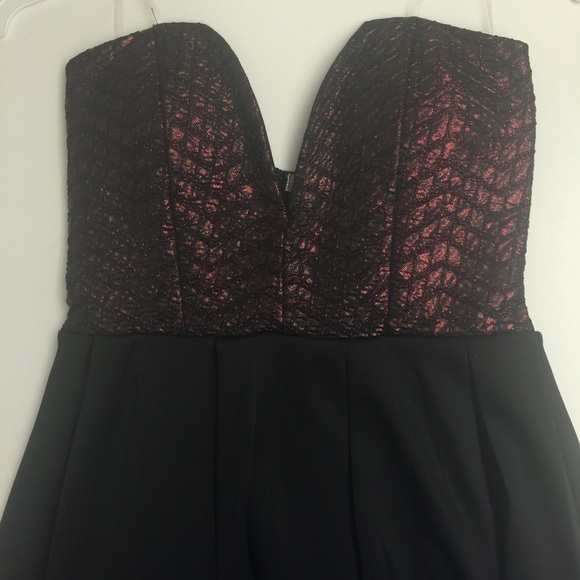 🌹 Strapless Burgundy Black Dress - Picture 3 of 4