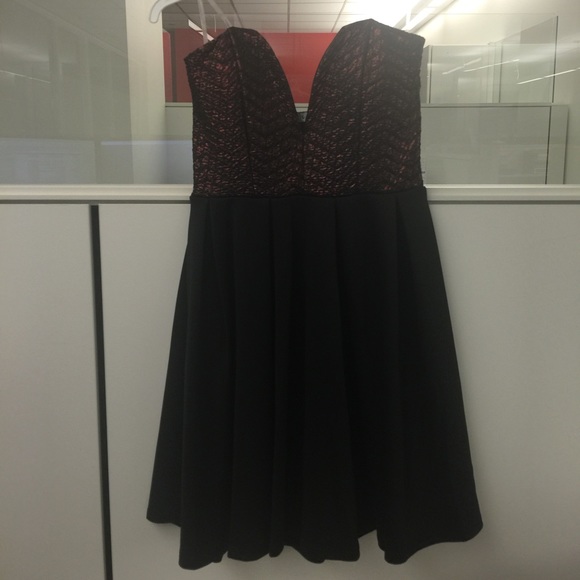 🌹 Strapless Burgundy Black Dress - Picture 4 of 4