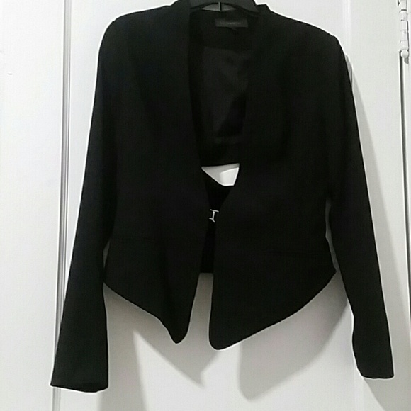 Asymetrical blazer with keyhole back