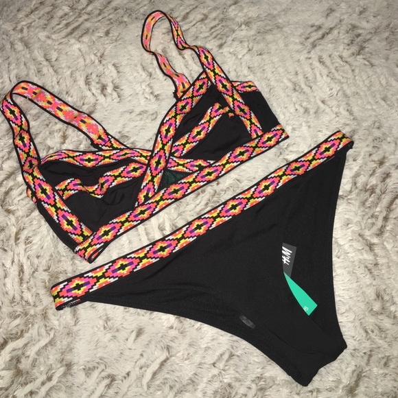 Black 2 piece bikini - Picture 2 of 4