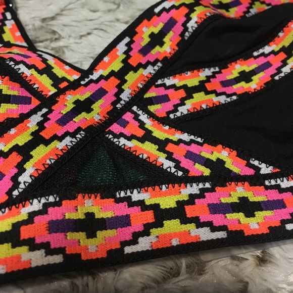 Black 2 piece bikini - Picture 3 of 4