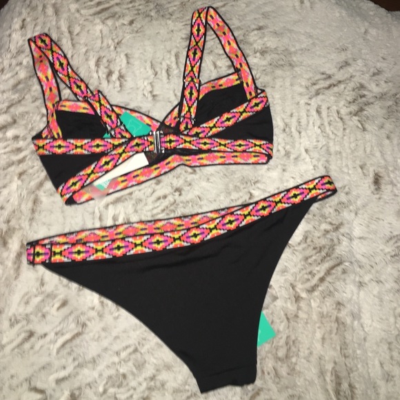 Black 2 piece bikini - Picture 4 of 4