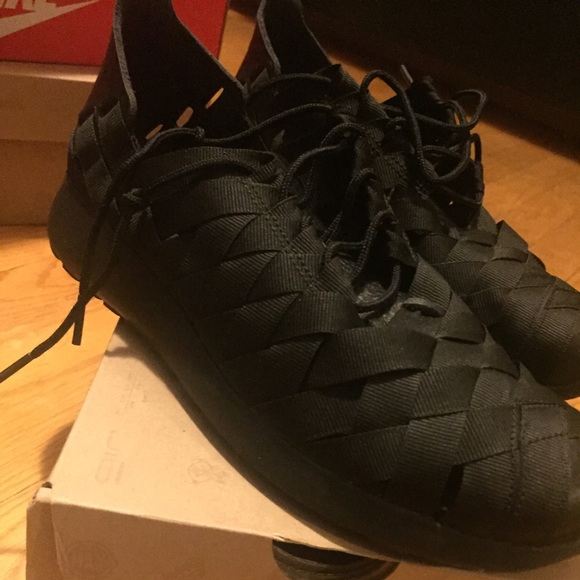 NIKE ROSHE RUN WOVEN