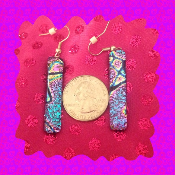 MULTI COLORED GLASS EARRINGS. - Picture 4 of 4