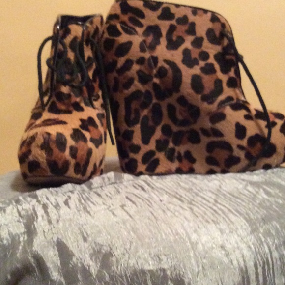 Leopard Shoes - Picture 2 of 3