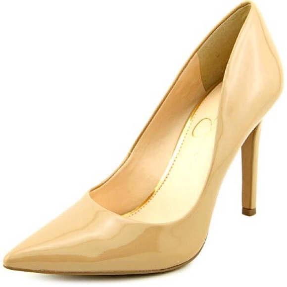 Nude Pumps